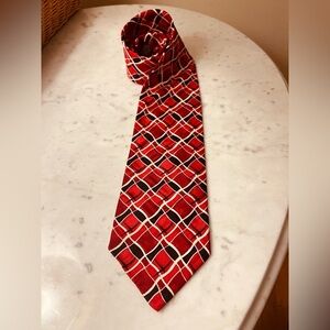 Hugo Boss men’s silk tie. Black, red and white